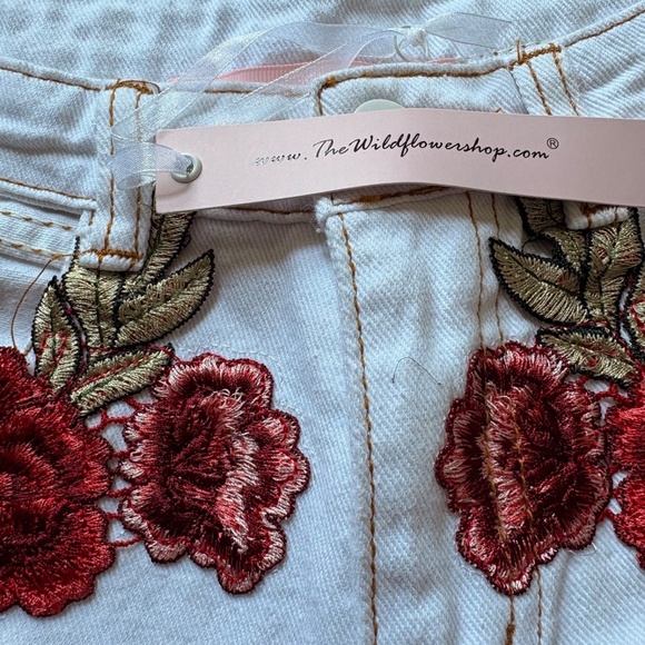TWFS Distressed White Jean Shorts, Hip Cutout, with Flower Appliques - XS - Picture 2 of 13